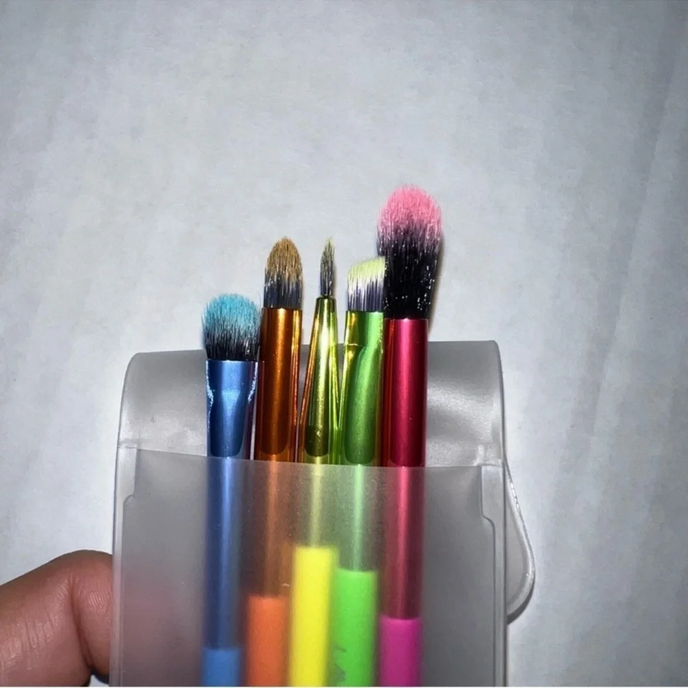 'LAVISH' 5-Piece Brush Set & wet brush cleaning system